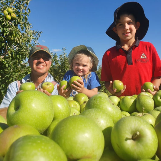 Mario-Garcia-Stanthorpe-Apple-Farmer-Spray-Free-Farmacy