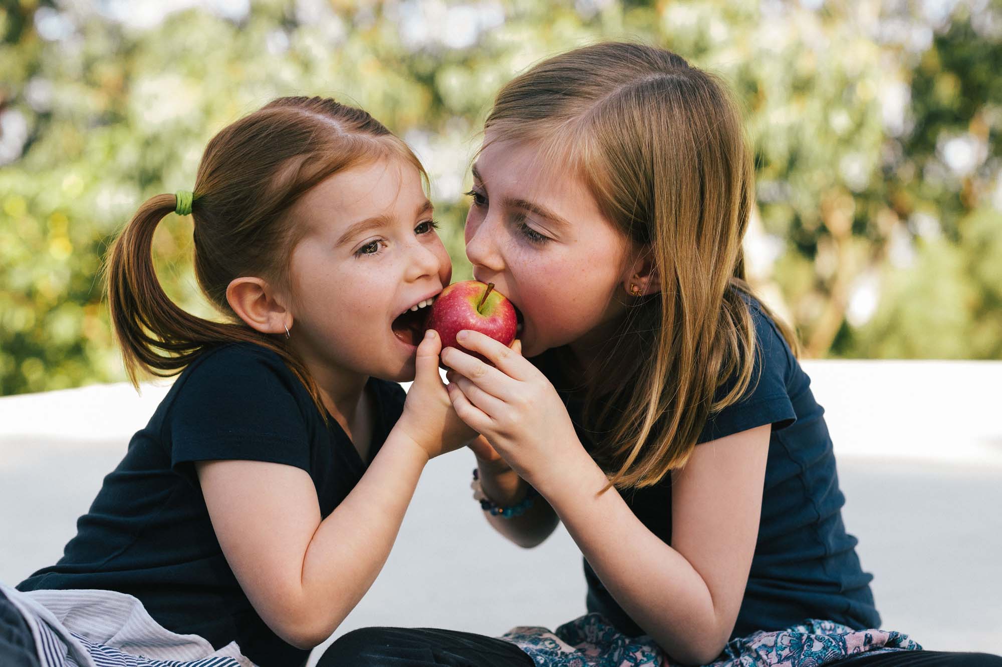 Kids eating an apple